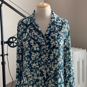 Banana Republic lone sleeve boyfriend style shirt (S)